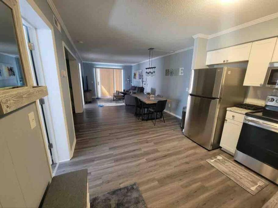 2022 Renovated 2-Bdrm Cozy, Lovely Condo W/Parking! Hilton Head Island Exterior foto