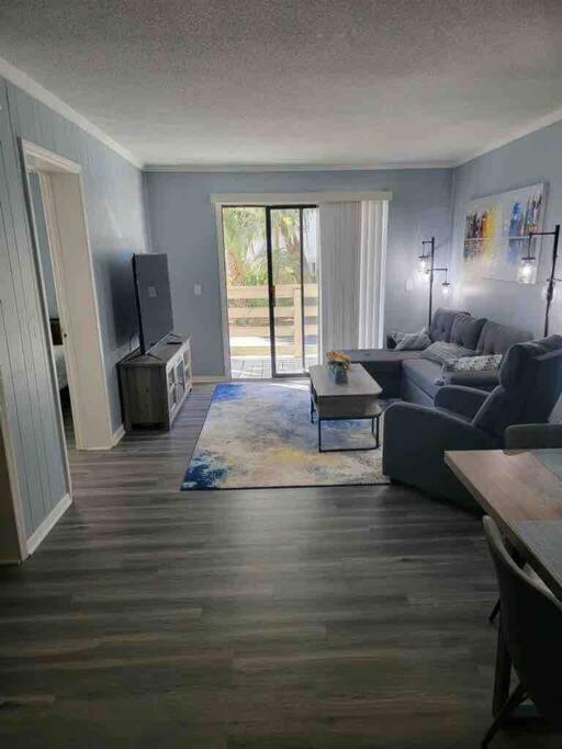 2022 Renovated 2-Bdrm Cozy, Lovely Condo W/Parking! Hilton Head Island Exterior foto